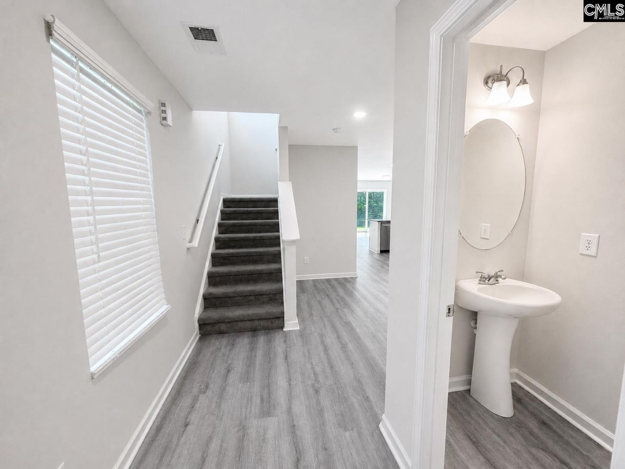 1040 Matchingham Drive  Photo 4