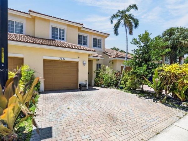 3227 NW 32nd Ter , Oakland Park, FL 33309