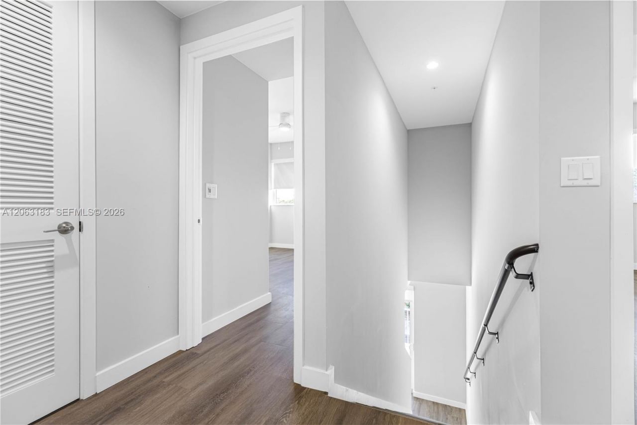 3335 Thomas Ave, Unit 211, Miami, FL 33133 Photo