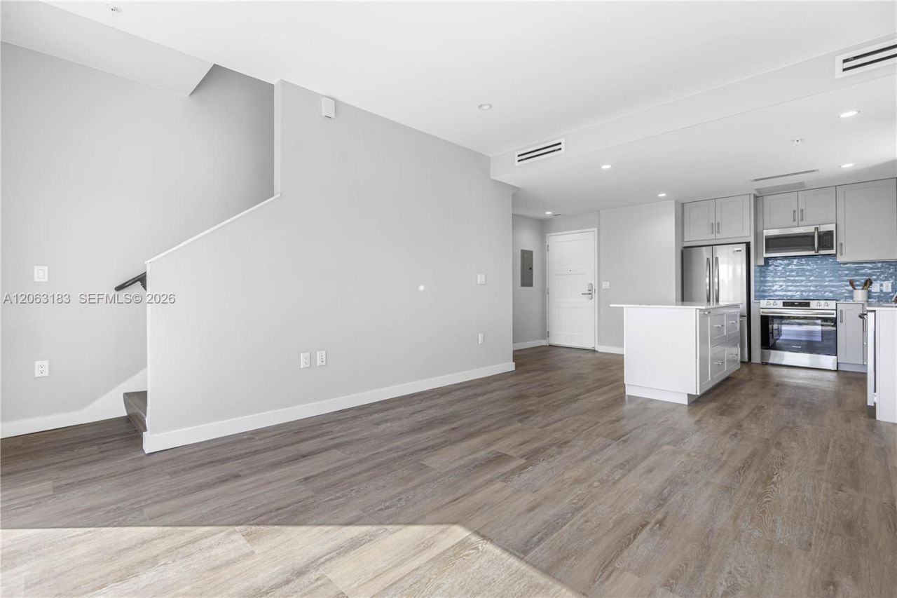 3335 Thomas Ave, Unit 211, Miami, FL 33133 Photo