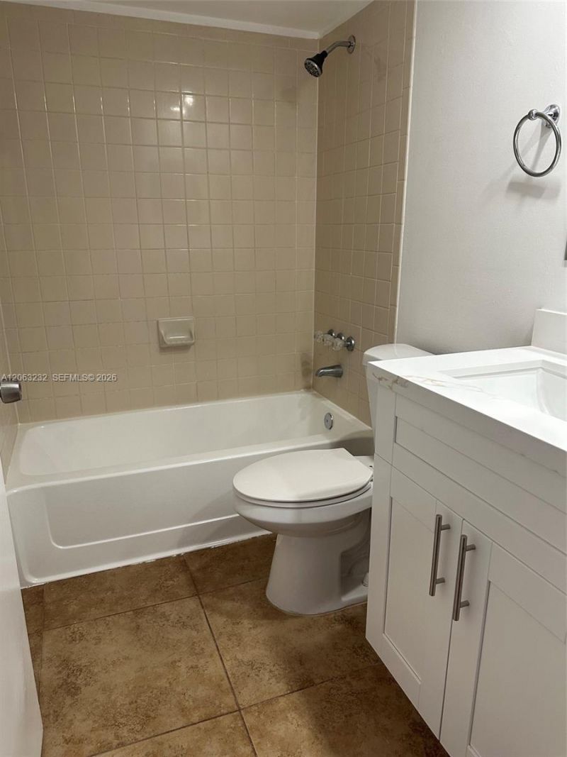 9491 S Palm Cir S, Unit 203, Pembroke Pines, FL 33025 Photo