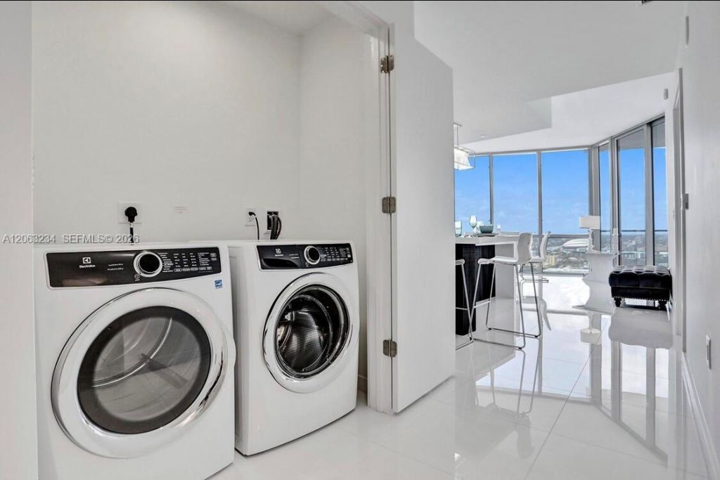 851 NE 1st Ave , Unit 3510, Miami, FL 33132 Photo
