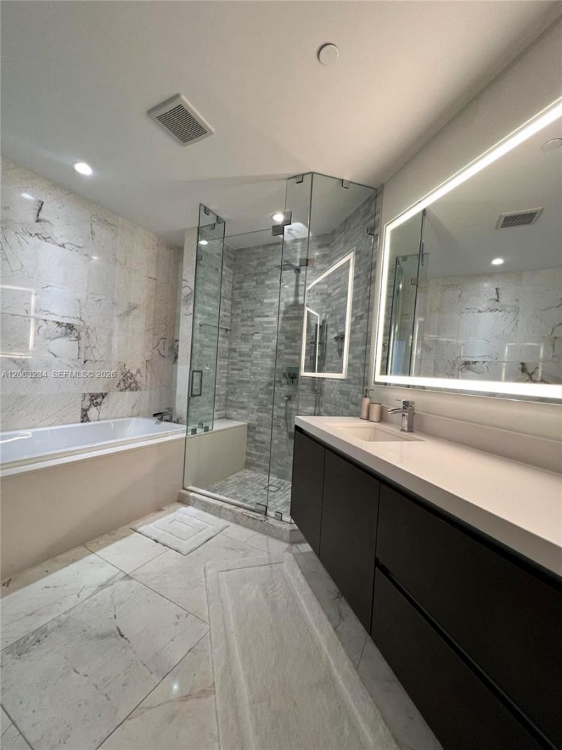 851 NE 1st Ave , Unit 3510, Miami, FL 33132 Photo
