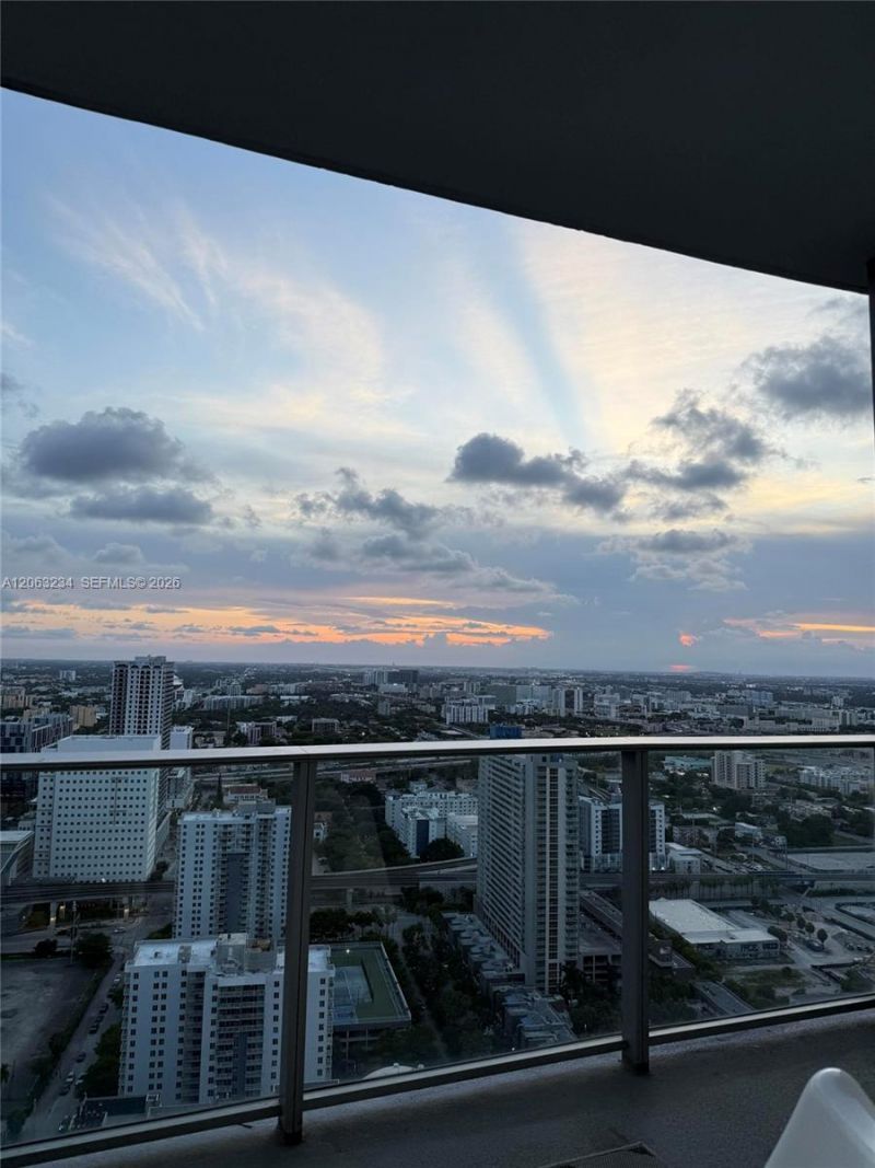 851 NE 1st Ave , Unit 3510, Miami, FL 33132 Photo