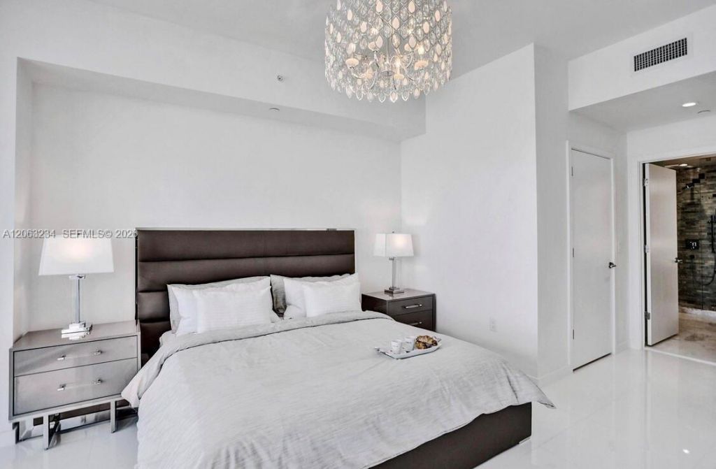 851 NE 1st Ave , Unit 3510, Miami, FL 33132 Photo