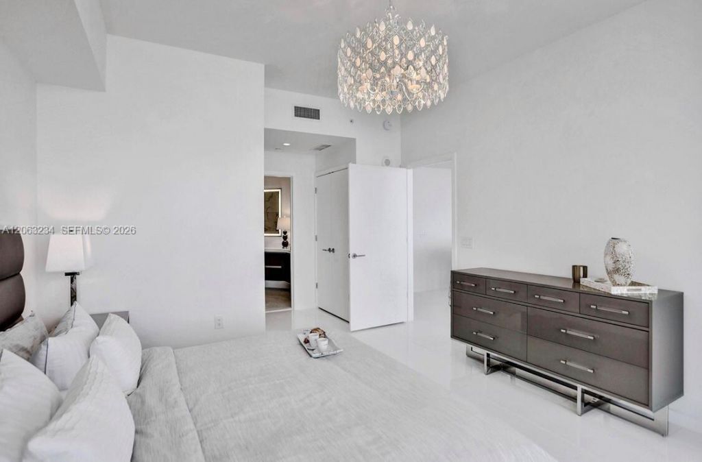 851 NE 1st Ave , Unit 3510, Miami, FL 33132 Photo