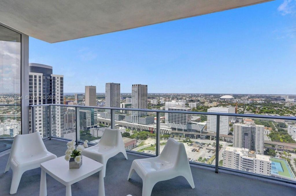 851 NE 1st Ave , Unit 3510, Miami, FL 33132 Photo