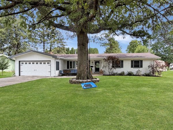 1429 Bolkinwood Drive , Freeport, IL 61032