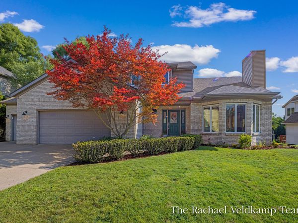 2503 Westwinde Street NW, Grand Rapids, MI 49504