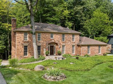 6521 Red Oak Drive NW, Troy, Mi 48098