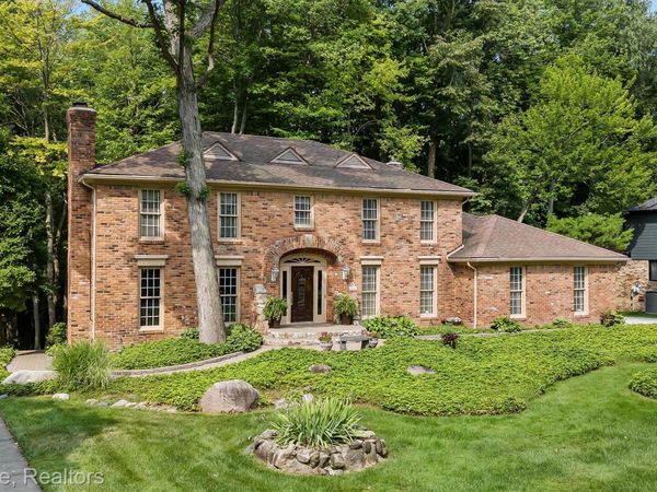 6521 Red Oak Drive NW, Troy, Mi 48098