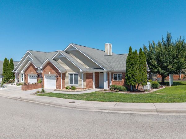 76 Retirement DR, Hardy, VA 24101