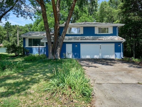 565 Transit Avenue W, Roseville, MN 55113