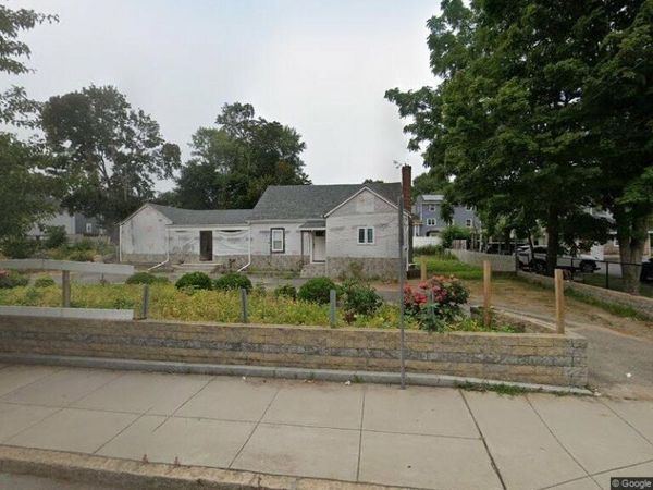 385 Pleasant Str, Brockton, MA 02301