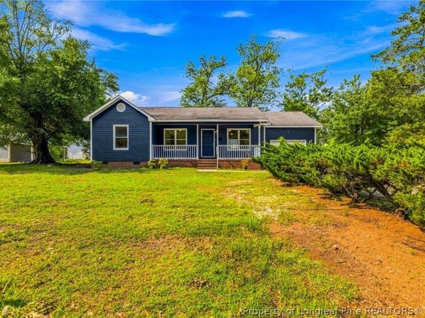 302 W 6th Avenue, Raeford, NC 28376