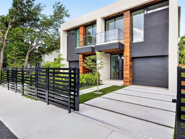 1034 SW 11th Ave , Miami, FL 33130