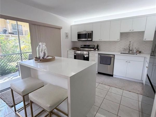 17000 NW 67th Ave, Unit 112, Hialeah, FL 33015