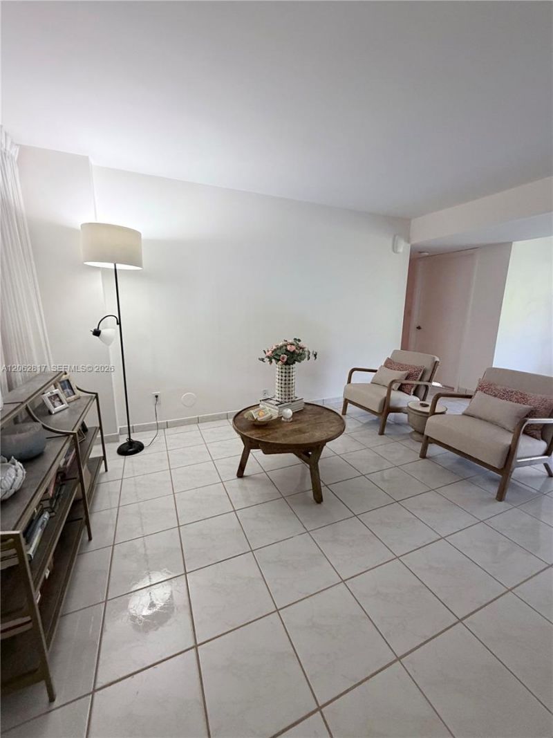 17000 NW 67th Ave, Unit 112, Hialeah, FL 33015 Photo