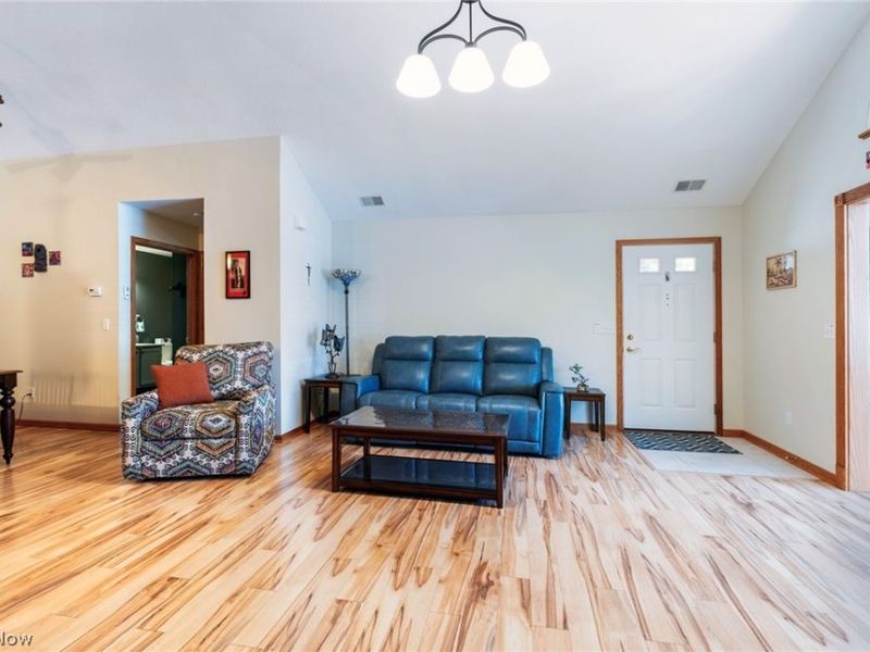 504 Timberline Drive, Unit 504, Columbiana, OH 44408 Photo 8