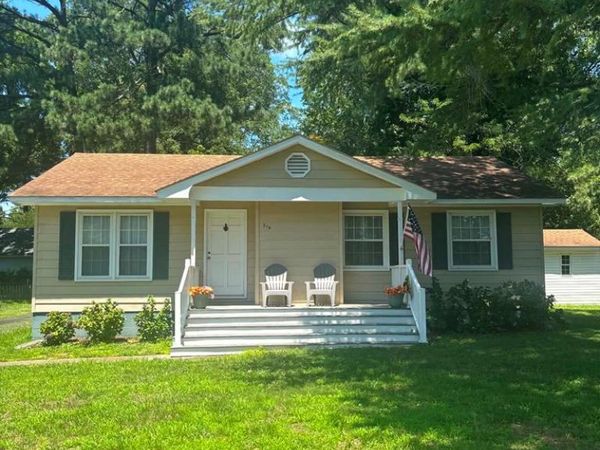 216 Claybrook Avenue, KILMARNOCK, VA 22482