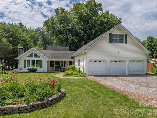 1075 Moody Farm Road , Maggie Valley, NC 28751