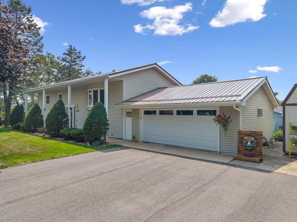 300 8th Street NW, Plainview, MN 55964