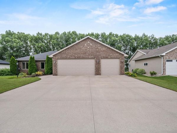 290 ROYAL ST PATS DRIVE, Wrightstown, WI 54180