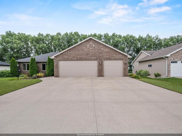 290 ROYAL ST PATS DRIVE, Wrightstown, WI 54180