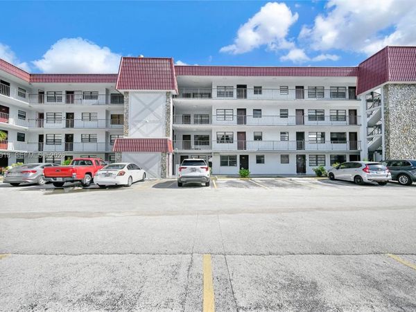1335 W 68th St, Unit 204, Hialeah, FL 33014