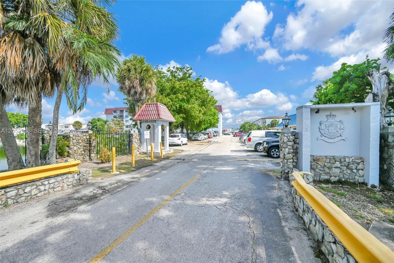 1335 W 68th St, Unit 204, Hialeah, FL 33014 Photo