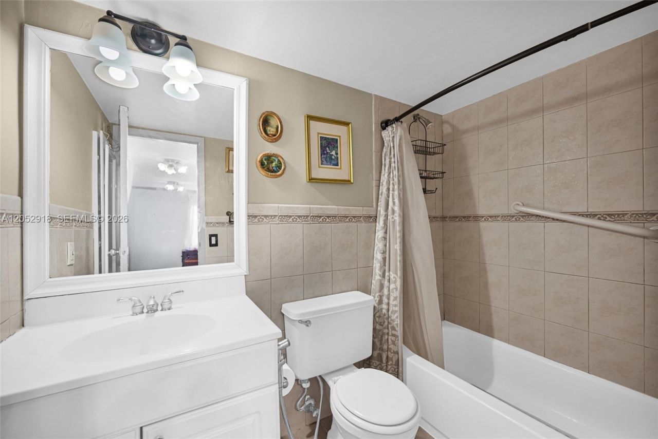 1335 W 68th St, Unit 204, Hialeah, FL 33014 Photo
