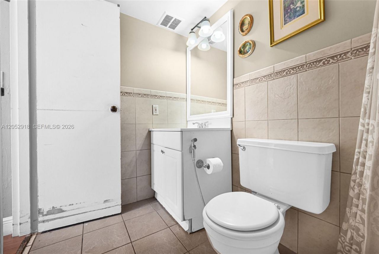 1335 W 68th St, Unit 204, Hialeah, FL 33014 Photo
