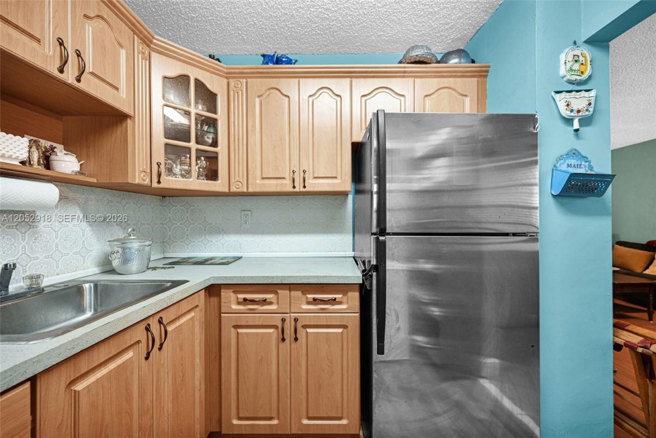 1335 W 68th St, Unit 204, Hialeah, FL 33014 Photo