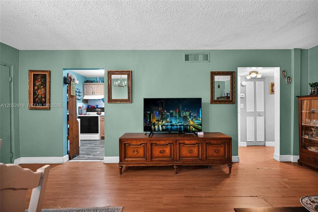 1335 W 68th St, Unit 204, Hialeah, FL 33014 Photo