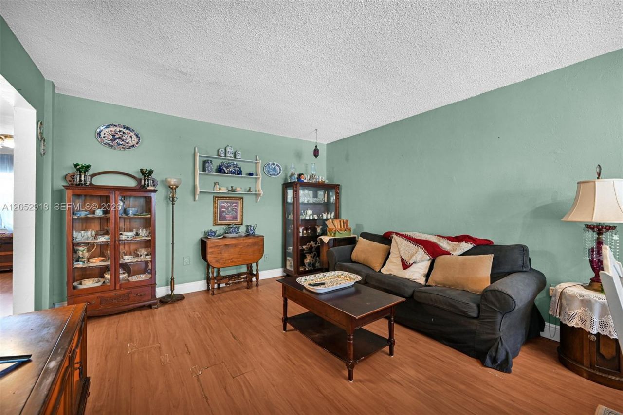 1335 W 68th St, Unit 204, Hialeah, FL 33014 Photo
