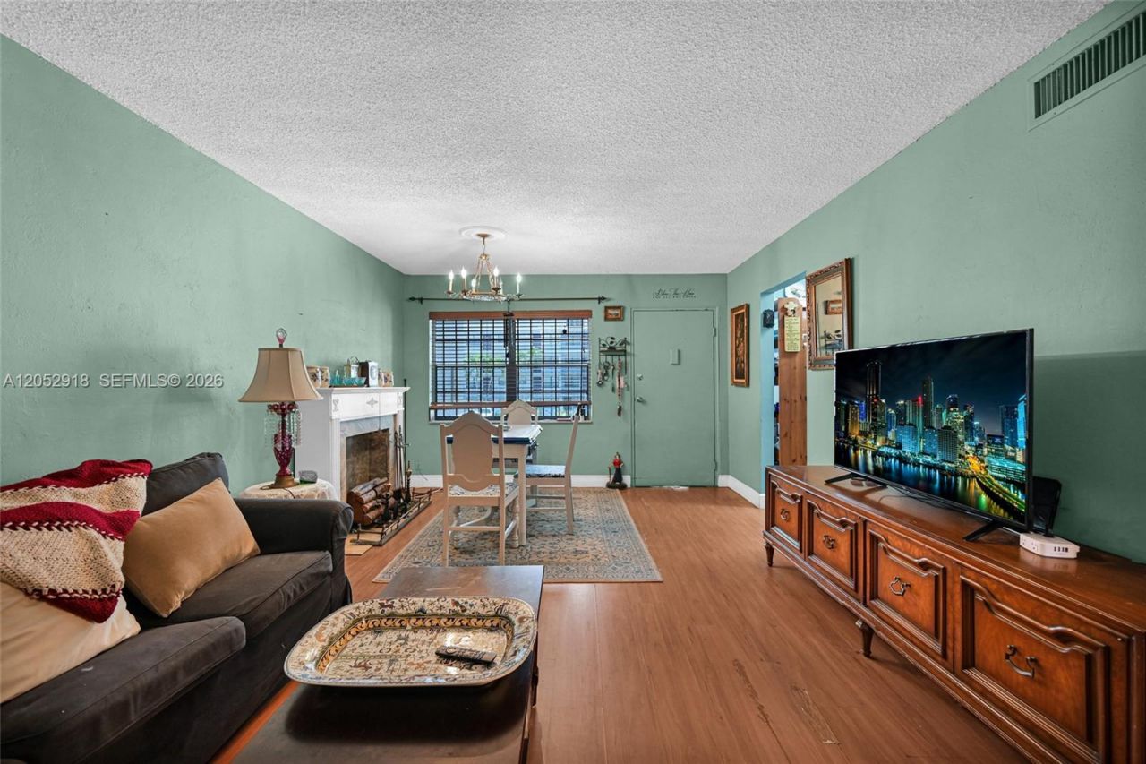 1335 W 68th St, Unit 204, Hialeah, FL 33014 Photo