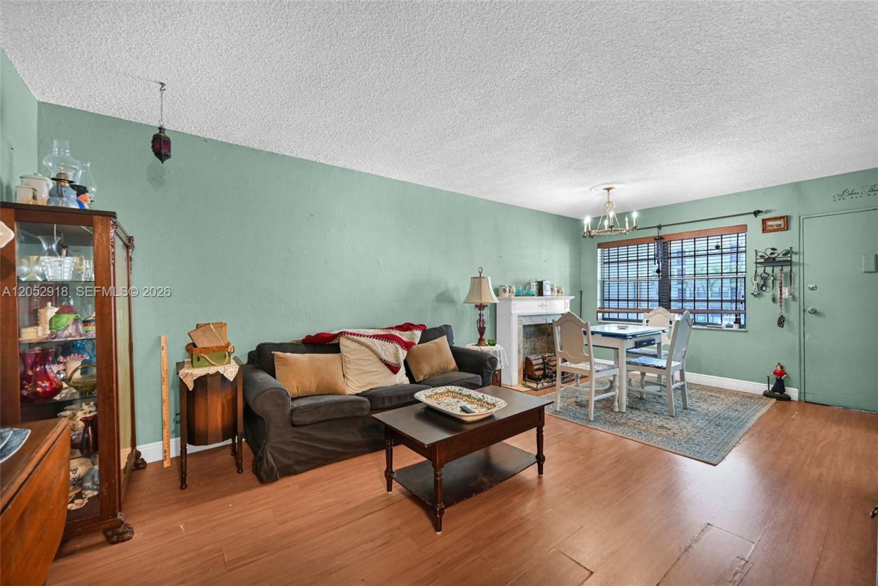 1335 W 68th St, Unit 204, Hialeah, FL 33014 Photo