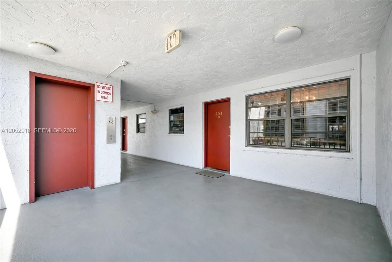 1335 W 68th St, Unit 204, Hialeah, FL 33014 Photo