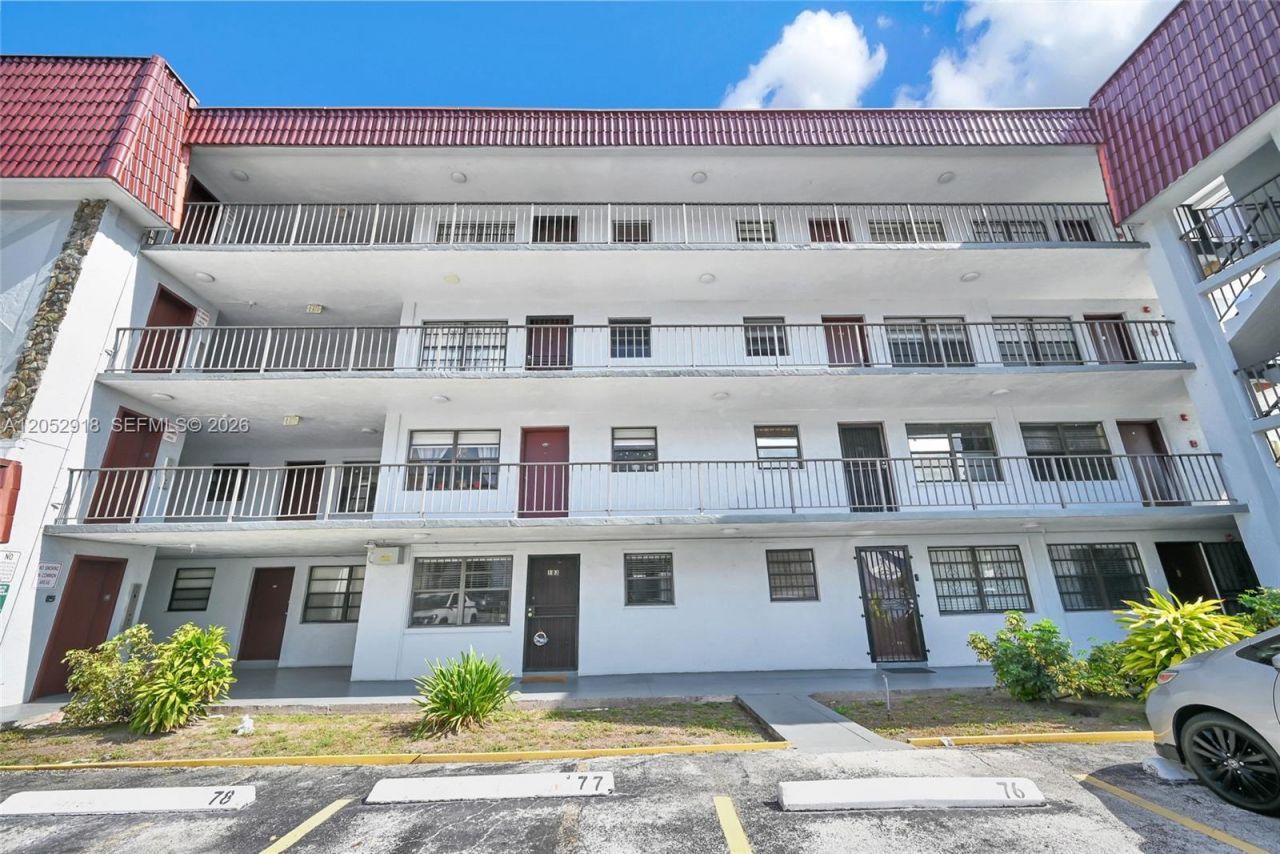 1335 W 68th St, Unit 204, Hialeah, FL 33014 Photo
