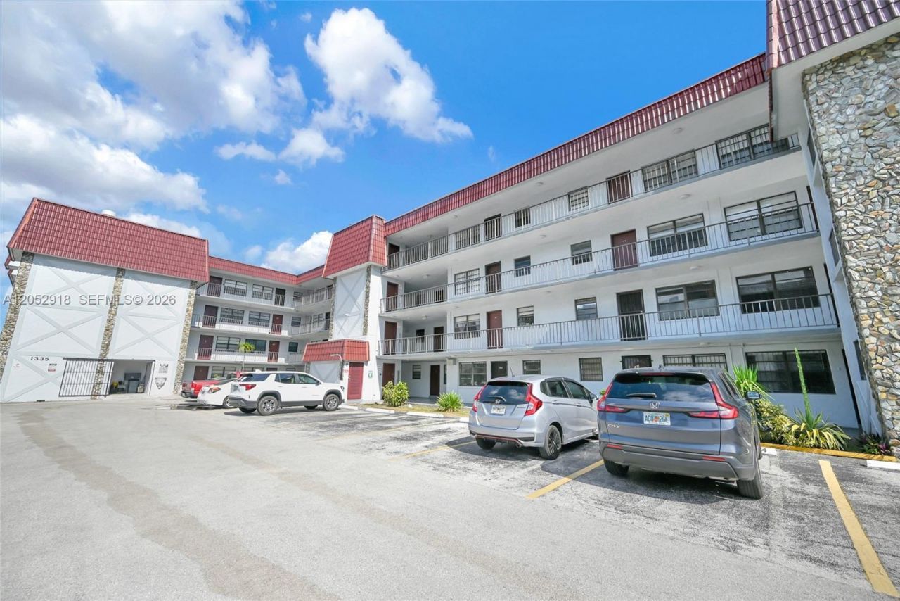 1335 W 68th St, Unit 204, Hialeah, FL 33014 Photo