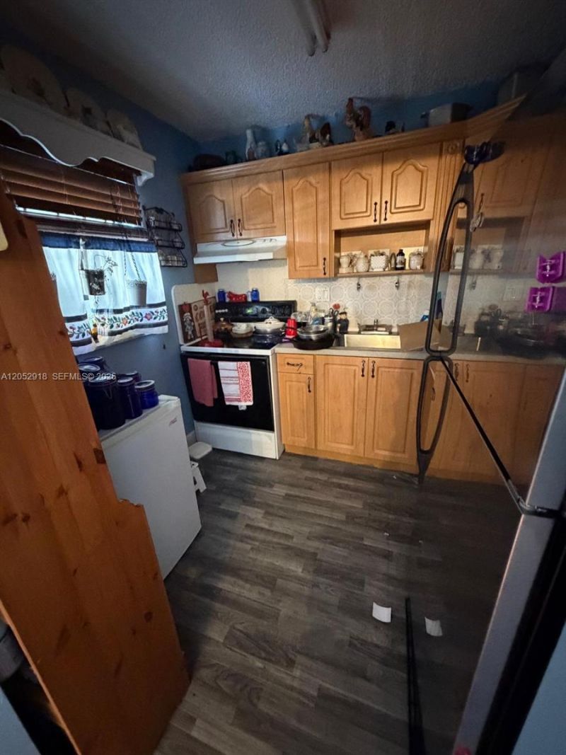 1335 W 68th St, Unit 204, Hialeah, FL 33014 Photo