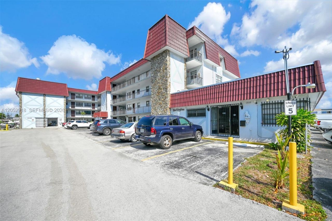 1335 W 68th St, Unit 204, Hialeah, FL 33014 Photo