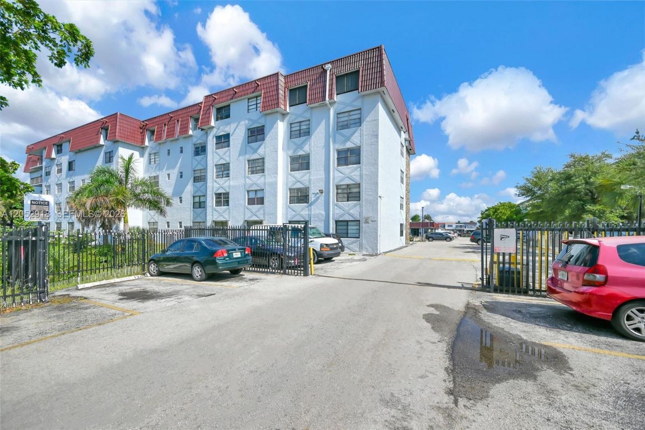 1335 W 68th St, Unit 204, Hialeah, FL 33014 Photo
