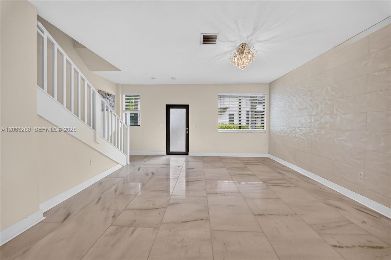 4745 NW 83rd Pkwy , Doral, FL 33166 Photo
