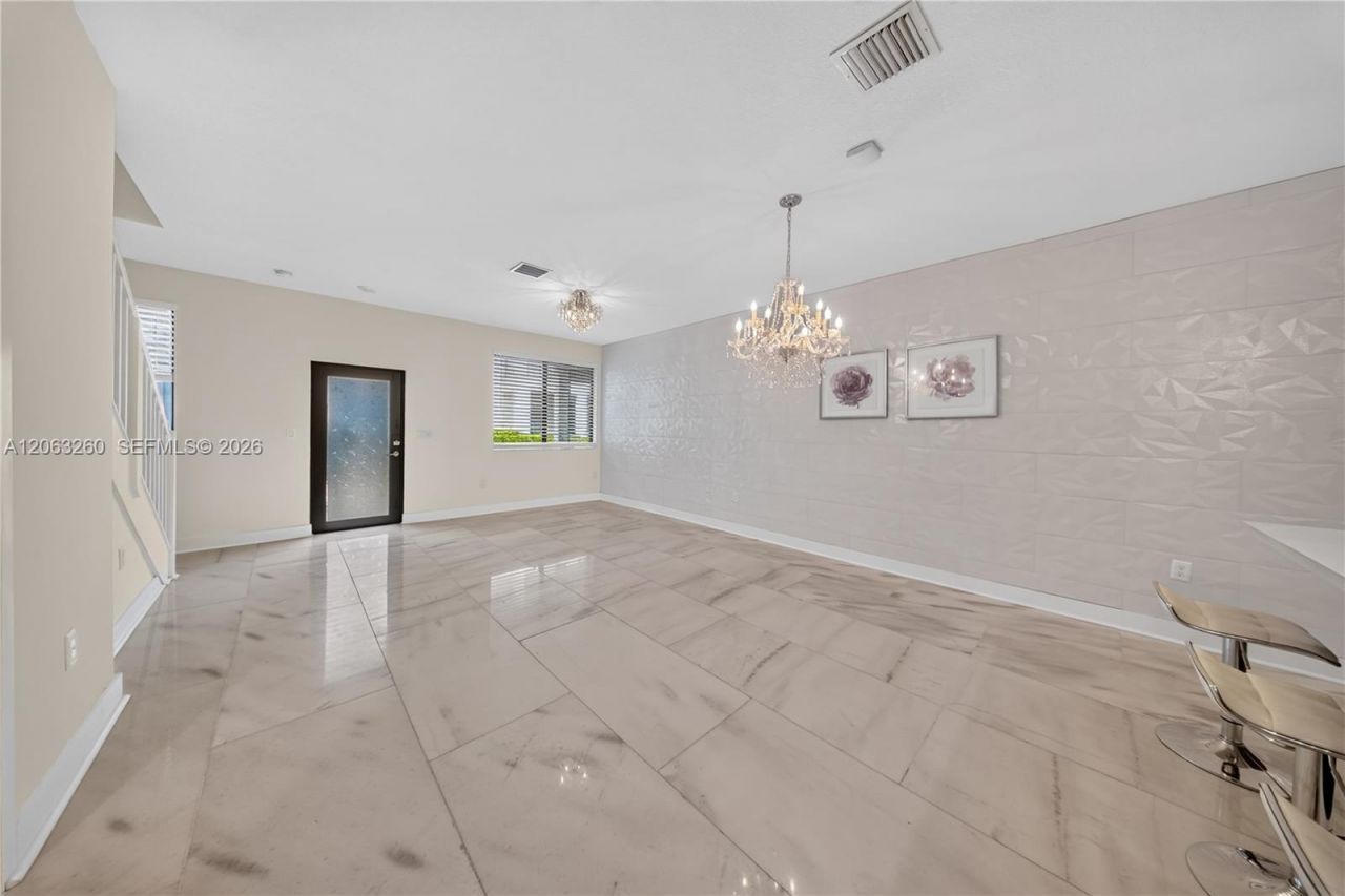 4745 NW 83rd Pkwy , Doral, FL 33166 Photo