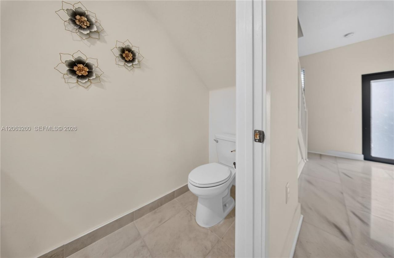 4745 NW 83rd Pkwy , Doral, FL 33166 Photo
