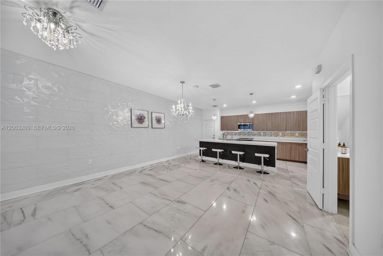 4745 NW 83rd Pkwy , Doral, FL 33166 Photo