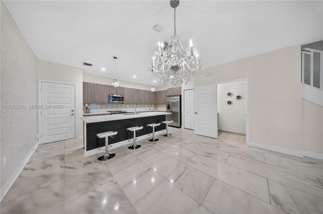 4745 NW 83rd Pkwy , Doral, FL 33166 Photo