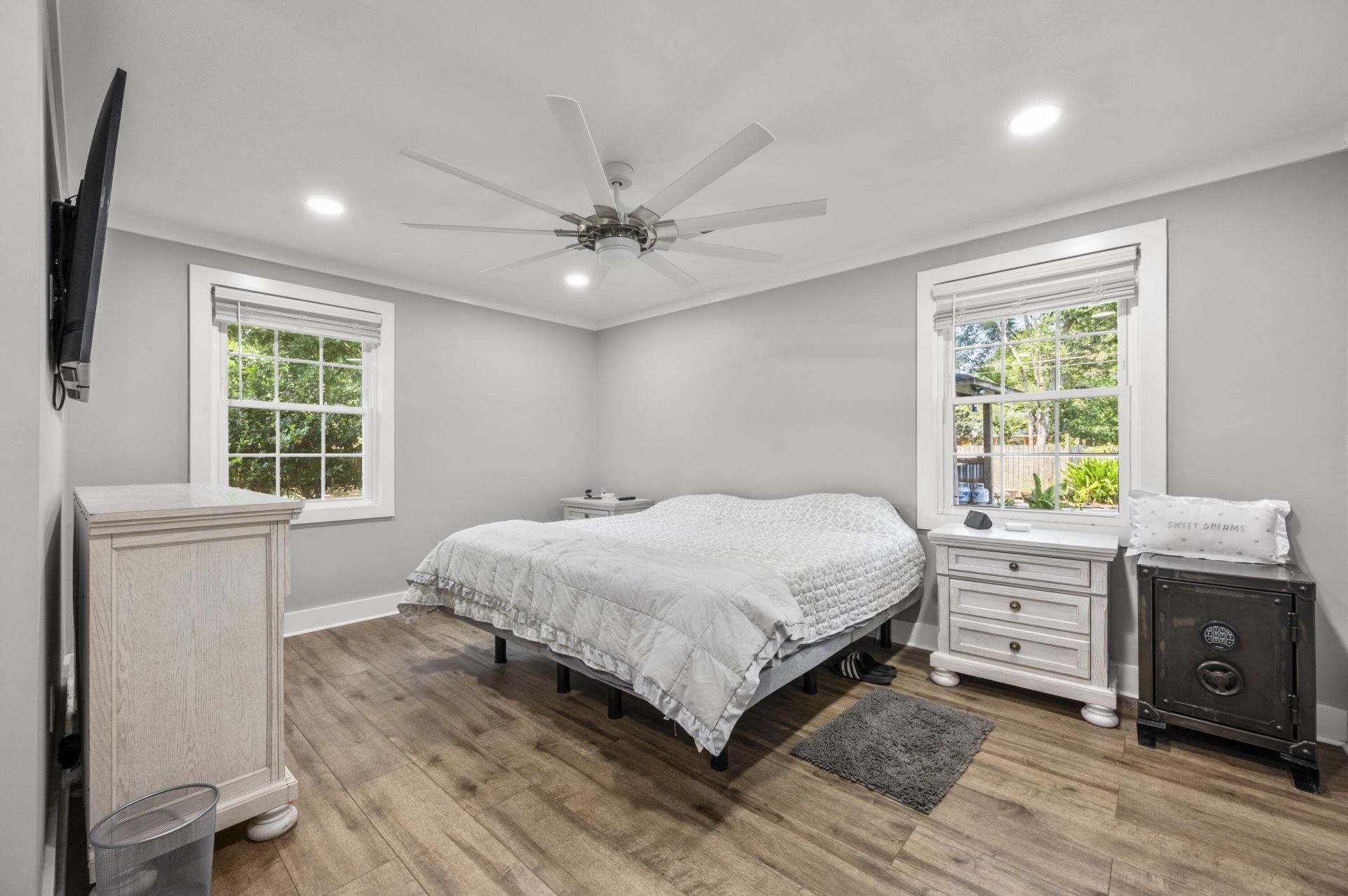 1352 Honeysuckle Lane Photo 12