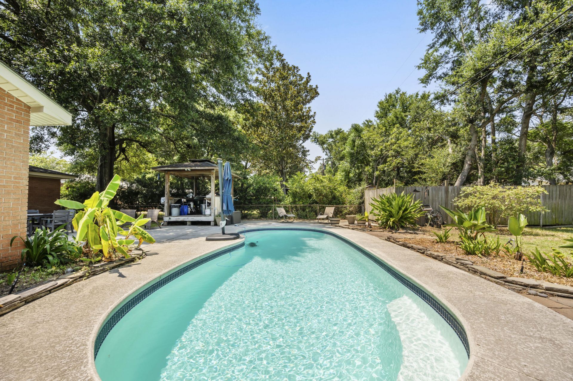 1352 Honeysuckle Lane Photo 19